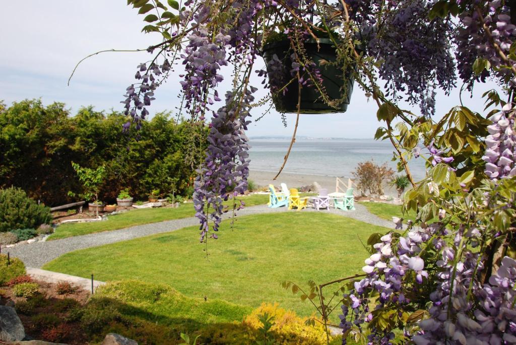 The Lodge At Weir'S Beach Metchosin Экстерьер фото