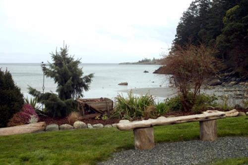 The Lodge At Weir'S Beach Metchosin Экстерьер фото