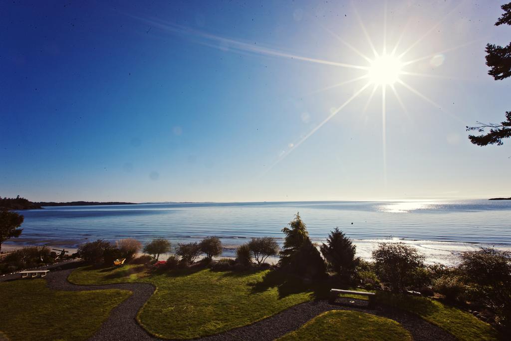 The Lodge At Weir'S Beach Metchosin Экстерьер фото