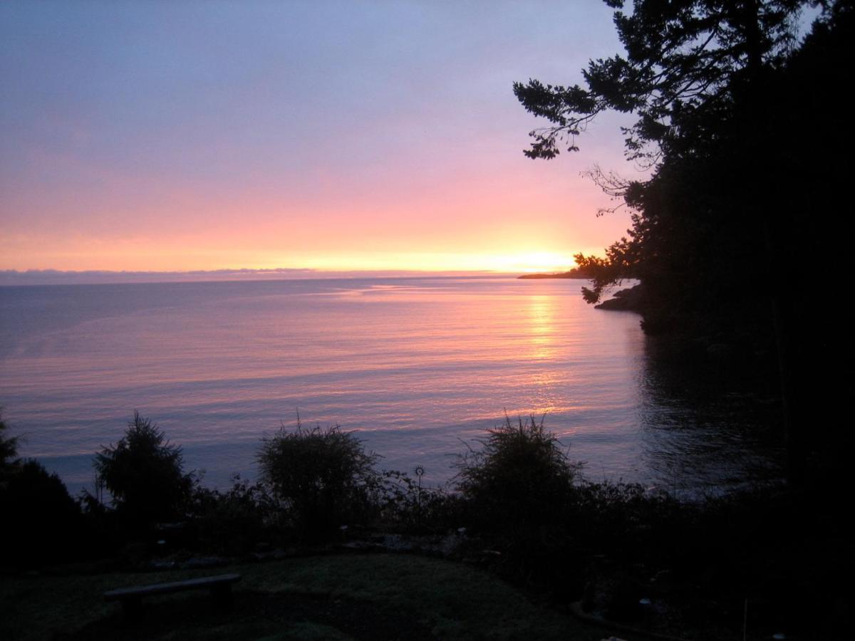 The Lodge At Weir'S Beach Metchosin Экстерьер фото