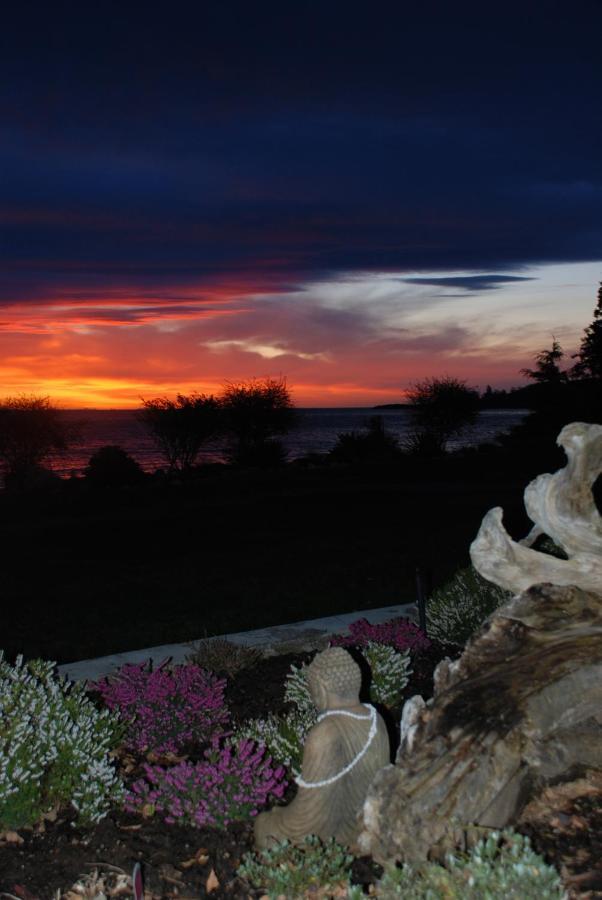 The Lodge At Weir'S Beach Metchosin Экстерьер фото